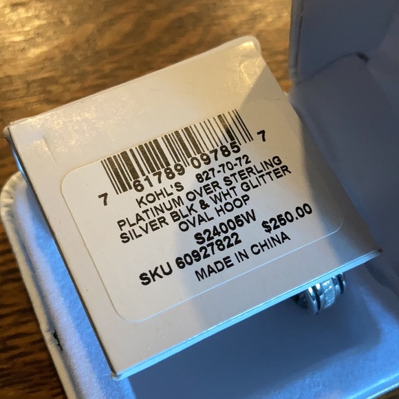 Ladies platinum over sterling silver blk & wht glitter oval hoop pierced earring - Picture 4 of 4